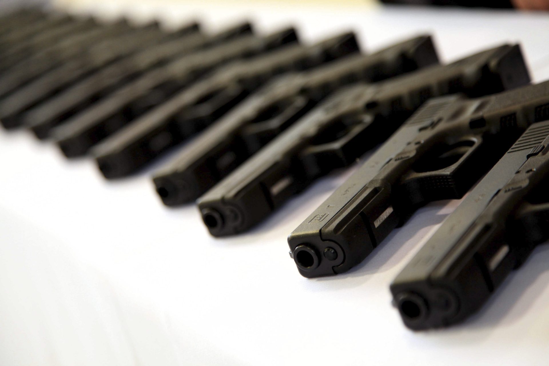 Solicitud para adquisición de armas y cartuchos para militar